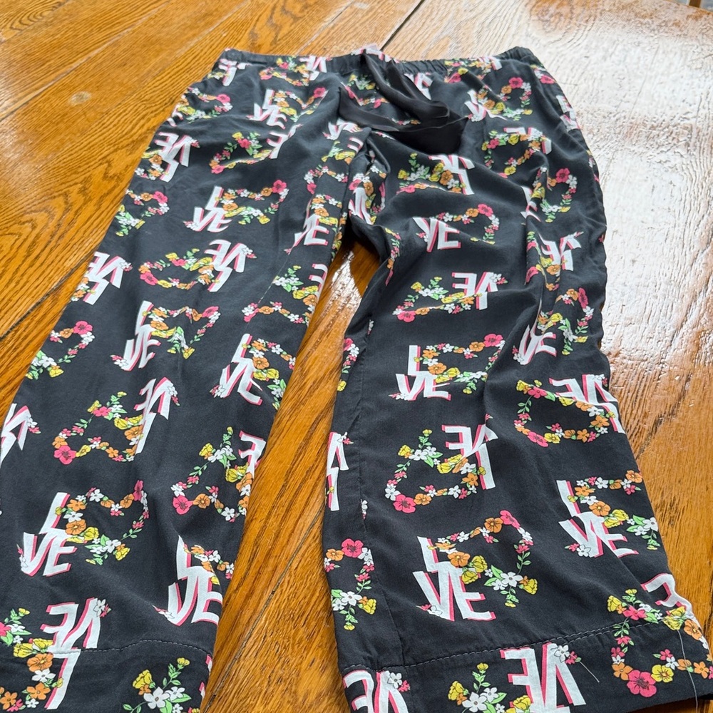 Victoria’s Secret floral wreath pajama pants. Great condition. Small.